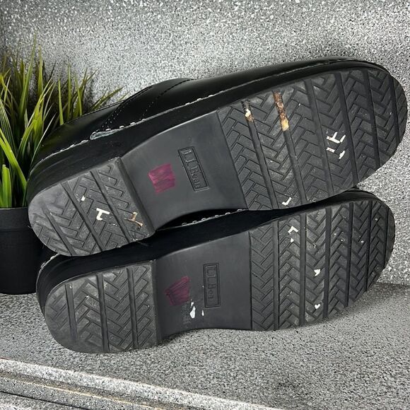 L.L. Bean Ladies 9.5 Black Leather Stapled Wedge Professional Nurse Clogs Shoes - Picture 6 of 7